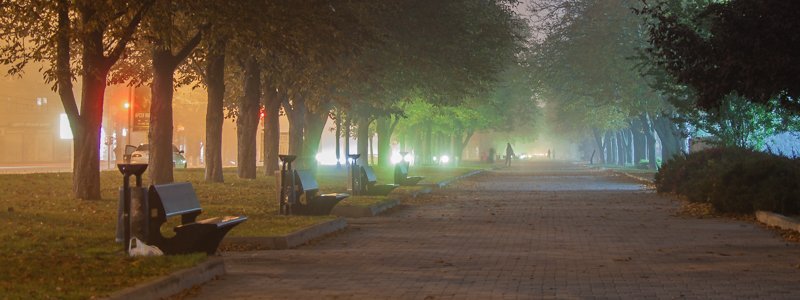 Ночной Днепр: на осенний город опустился туман