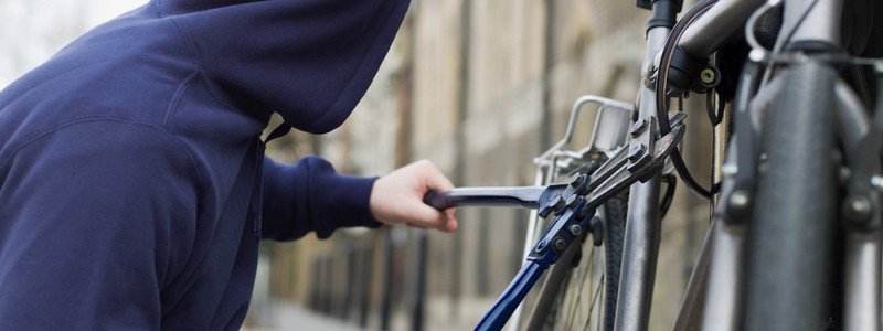 Назад в детство: в Днепре 34-летний мужчина украл велосипед