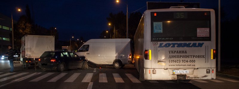 На Маршала Малиновского столкнулись 4 авто: образовалась пробка