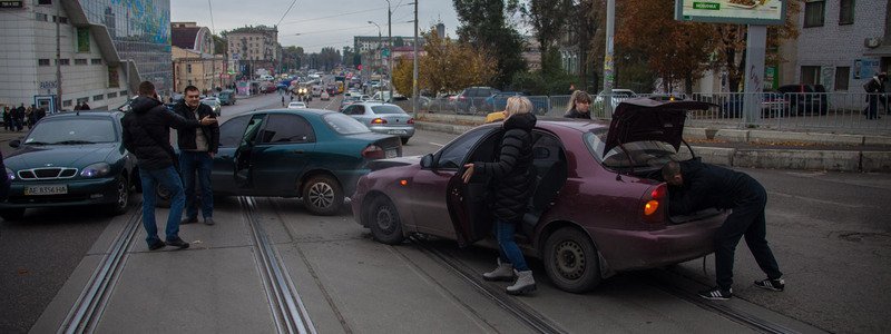 На Шмидта столкнулись три автомобиля: движение трамваев заблокировано