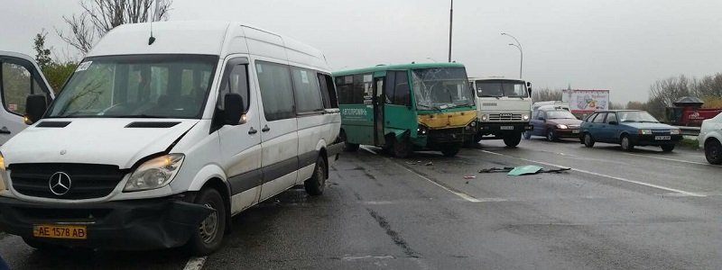 ДТП с пострадавшим на Донецком шоссе: столкнулись авто, маршрутка и Эталон