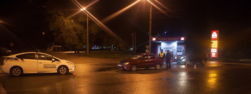 На Запорожском шоссе Lanos сбил 45-летнюю женщину на пешеходном переходе