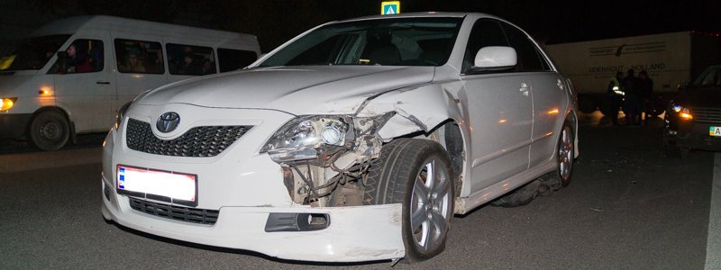 На Малиновского столкнулись Volkswagen и Toyota: пострадал пожилой мужчина