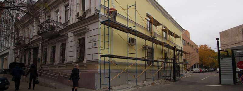 В центре Днепра стало опасно из-за нерадивых строителей