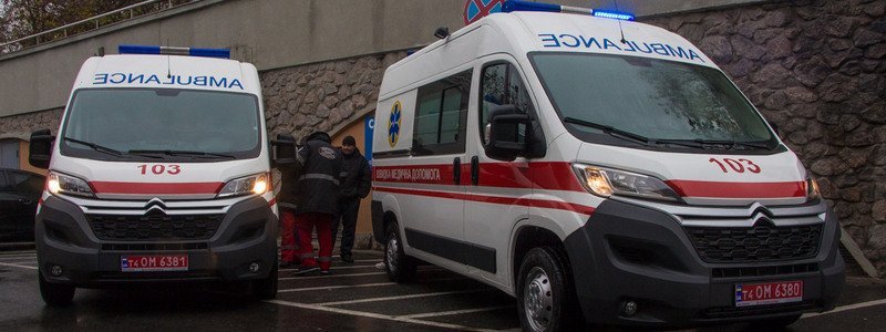 В больнице Мечникова представили новые машины "скорой помощи"