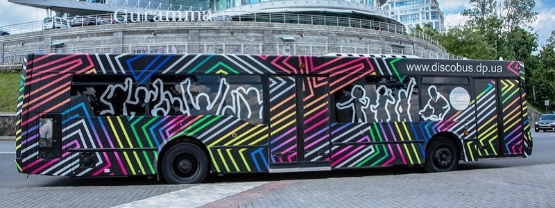 Новый формат вечеринок: в Днепре появился Disco Bus