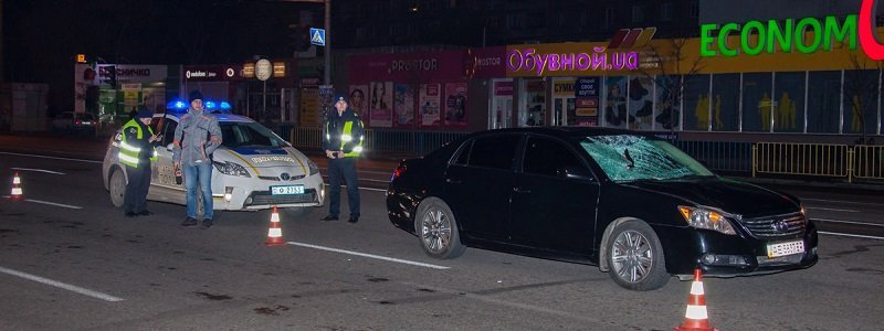 На Слобожанском полицейский сбил 20-летнего парня: офицеру назначили служебную проверку