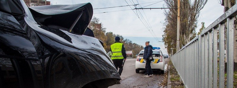 На Запорожском шоссе столкнулись четыре автомобиля
