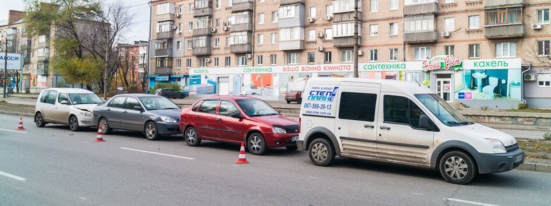 На Богдана Хмельницкого столкнулись четыре автомобиля