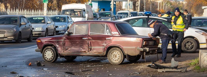 На перекрестке Образцова и Байкальской столкнулись два автомобиля Lada