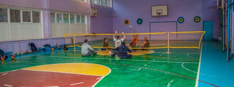 Волейбол сидя: как в Днепре тренируются будущие чемпионы Паралимпийских игр