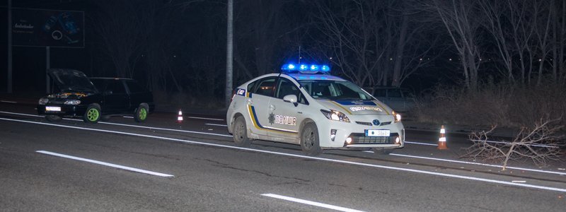 ДТП на Набережной Заводской: один из водителей бросил авто и сбежал