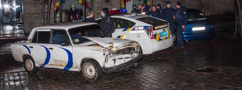 Пьяный водитель ВАЗ влетел в припаркованный Daewoo: авария переросла в драку