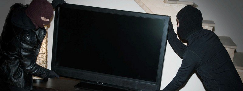 В Днепре неизвестные вынесли телевизор из общежития