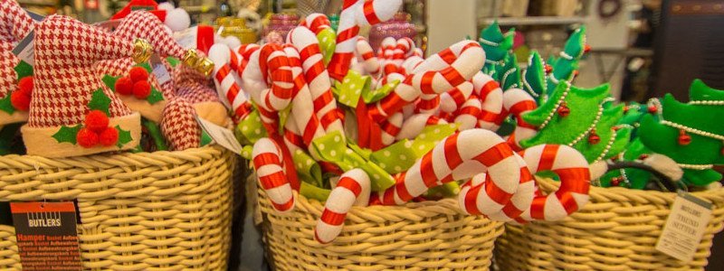 "Свято наближається": в магазины Днепра завезли Новый год