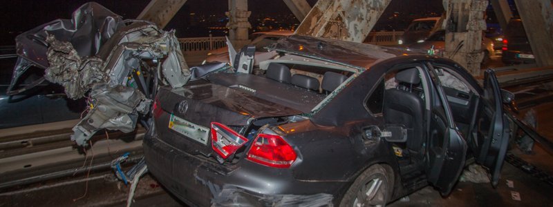 Погоня и ДТП на Старом мосту: преступники врезались в отбойник и пропали