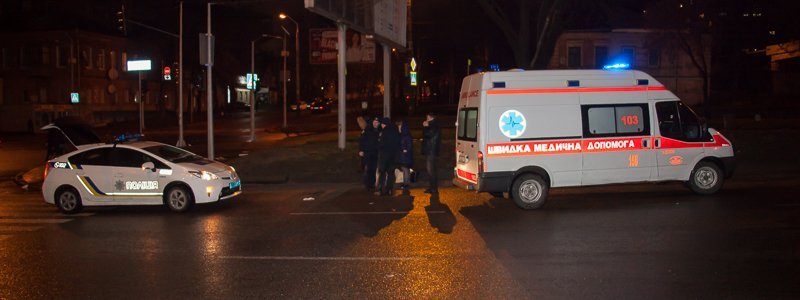 На проспекте Александра Поля такси сбило дедушку