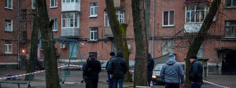 Во дворе на проспекте Богдана Хмельницкого зарезали мужчину