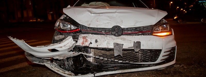 ДТП в центре Днепра: пострадали 5 автомобилей и водитель Chevrolet