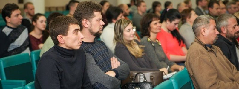 Молодих волонтерів та скаутів Дніпропетровщини навчатимуть на тренінгах у молодіжних центрах