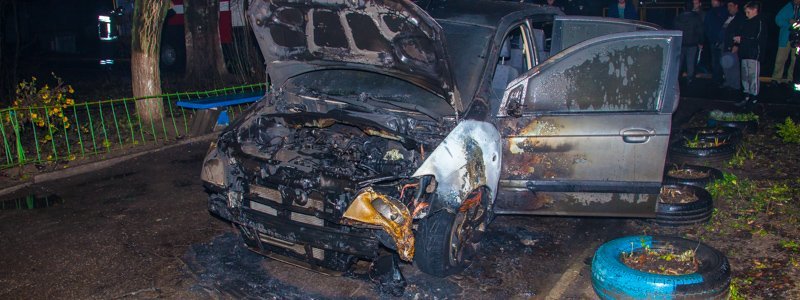 На Тополе активисту подожгли автомобиль