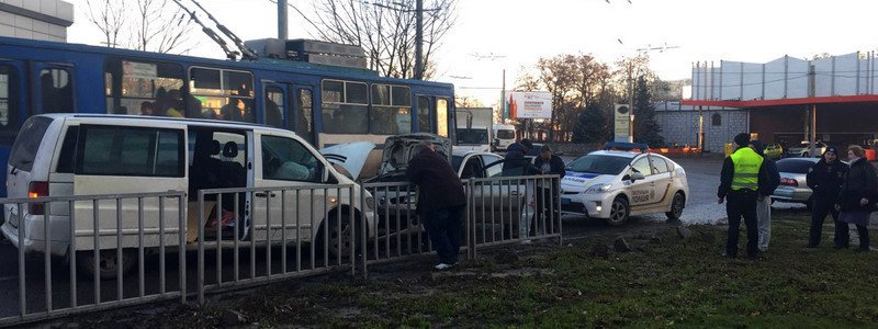 Лобовое столкновение на Березинке: пострадал водитель Mercedes