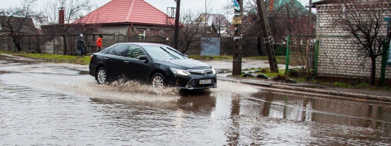 Дождь в Днепре: город тонет в огромных лужах