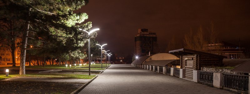 Ночная жизнь большого города: что скрывают уличные фонари в Днепре