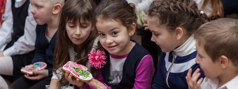 В школах Днепра прошла благотворительная акция "Дети детям"