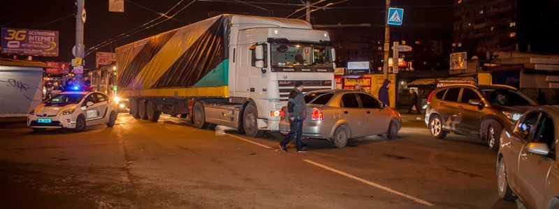 ДТП возле ТРЦ «Караван»: грузовик DAF столкнулся с Chevrolet