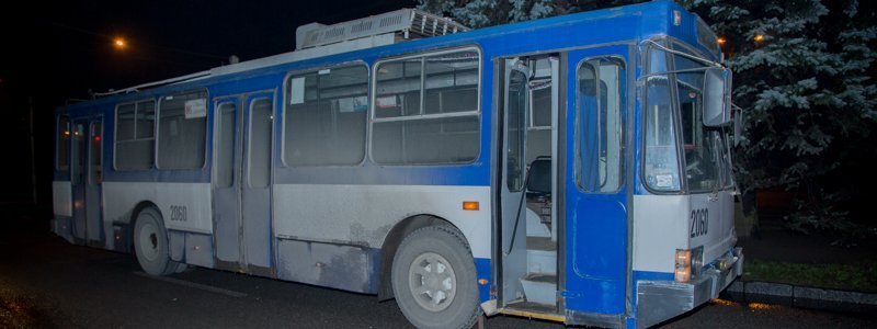 Возле первого корпуса ДНУ произошла авария с участием троллейбуса: образовалась пробка