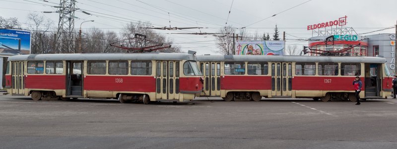 На Богдана Хмельницкого трамвай сошел с рельсов: движение электротранспорта остановлено