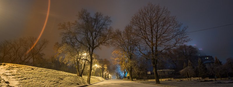 Спокойный и таинственный: как выглядит ночной парк Шевченко