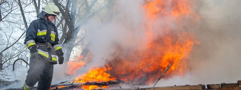 В Днепре горели нежилые помещения: владельцы обвиняют в поджоге соседей
