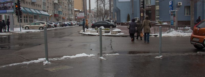 В Днепре больше нельзя будет парковаться на тротуарах