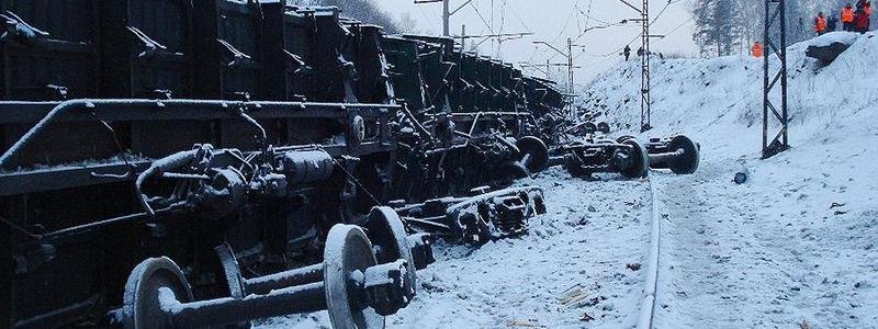 Под Днепром из-за воров сошел с рельсов вагон грузового поезда