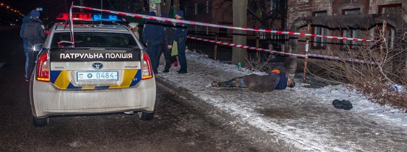 На проспекте Ивана Мазепы из машины выкинули труп мужчины