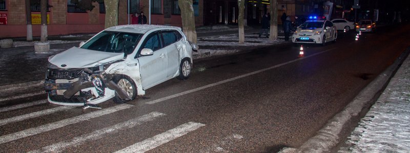 На проспекте Гагарина Kia протаранила два автомобиля, пропуская пешехода