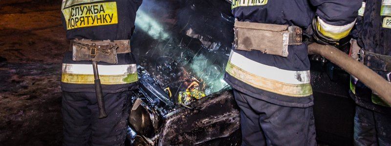 На проспекте Богдана Хмельницкого горел автомобиль ВАЗ