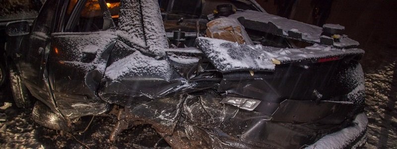 Три авто «всмятку»: на Полтавском шоссе из-за скользкой дороги серьезная авария