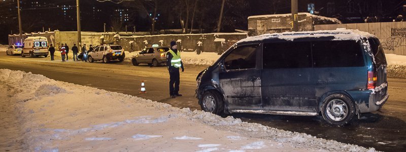 На Чернышевского Mercedes заехал в Chevrolet: пострадала беременная женщина