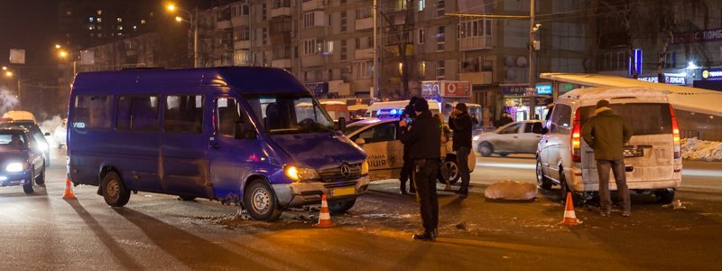 На Слобожанском проспекте столкнулись Mercedes Vito и маршрутка