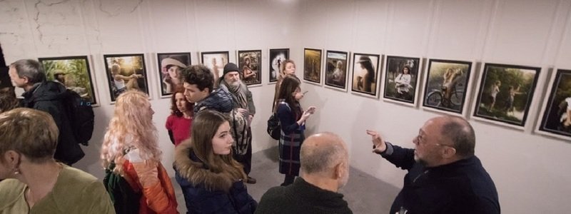 "Больше, чем эротика»: в Днепре открылась выставка утонченной женственности на фото в стиле ню