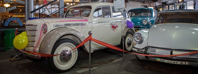 Свадебные наряды из 80-х и романтический ужин: музей ретроавтомобилей приглашает влюбленных