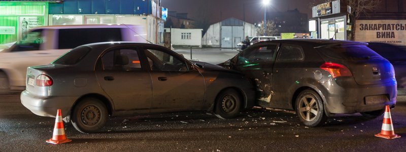 На Калиновой не поделили дорогу Kia и Daewoo: пострадали 4 человека