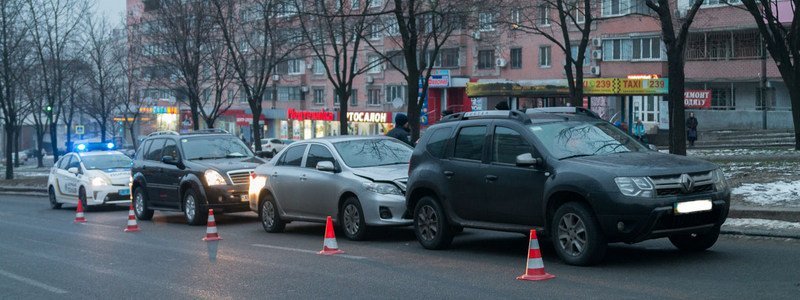 ДТП на проспекте Поля: столкнулись три автомобиля
