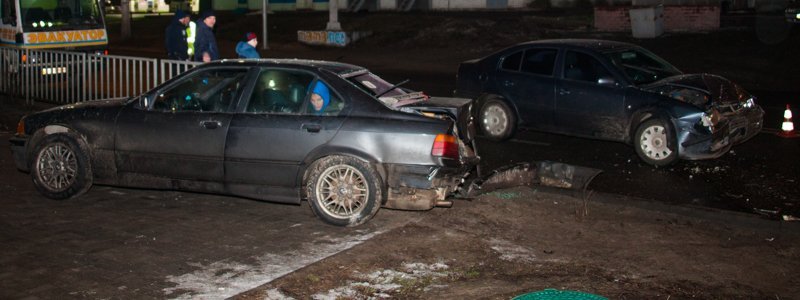 На Березинке столкнулись два авто: пострадала девушка