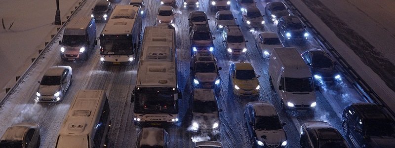 В Днепр вернутся холода: для водителей организовали экстренные стоянки