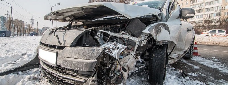 В Днепре ищут свидетелей аварии с Renault на Донецком шоссе