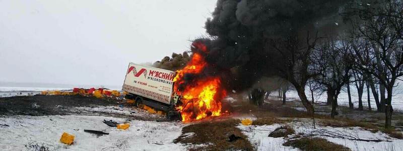 Под Днепром из-за ДТП загорелся грузовик «Мясного комбината»: погибли 3 человека